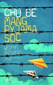 Chú bé mang pyjama sọc