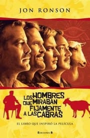 Los hombres que miran fijamente a las cabras